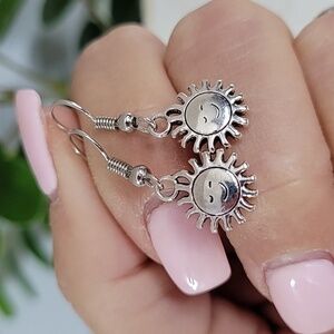 "Eres un Sol" Sunshine Smile Drop Earrings
